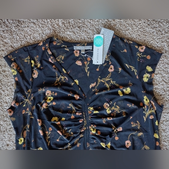 Daniel Rainn V-neck Floral Cap Sleeve Shirt NWT - Picture 3 of 11